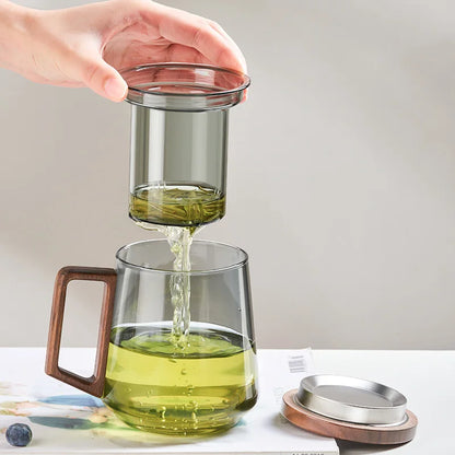 Tasse à thé avec manche en bois