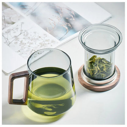 Tasse à thé avec manche en bois